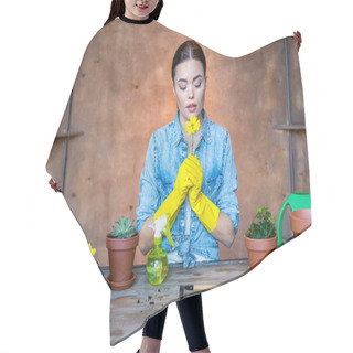 Personality  Young Female Gardener Hair Cutting Cape