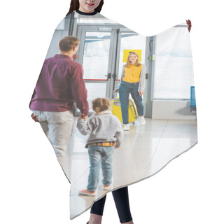 Personality  Back View Of Man Holding Hands With Daughter And Looking At Wife With Luggage  Hair Cutting Cape