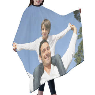 Personality  Little Boy Riding On His Father's Shoulders Hair Cutting Cape