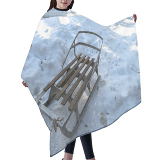 Personality  Old Children's Sleds Are Standing In The Snow On A Winter Day. Old Metal Sleigh In The Snow. A Product For Winter Skiing. Children's Sled With Rope, On A White Background. . Hair Cutting Cape