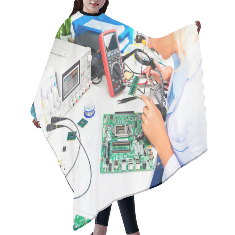 Personality  Female Electronic Engineer Checking Circuit Board In Laboratory Hair Cutting Cape