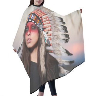 Personality  Beautiful Girl In A Suit Of The American Indian Hair Cutting Cape