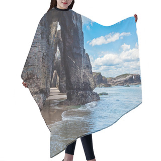 Personality  Natural Arches On Beach. Hair Cutting Cape