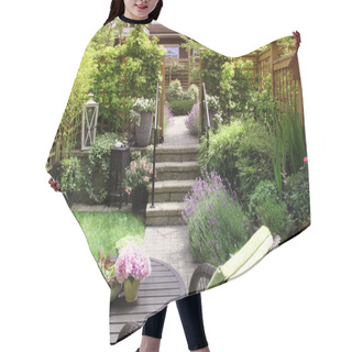Personality  Small Townhouse Garden Hair Cutting Cape