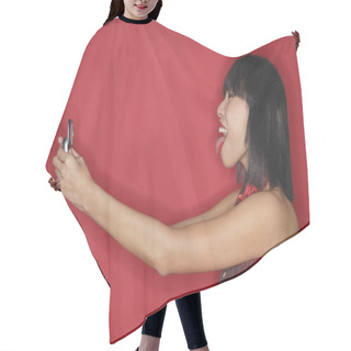 Personality  Woman Using Mobile Phone Hair Cutting Cape
