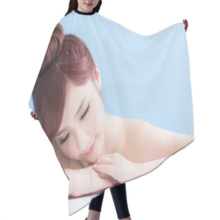 Personality  Charming Woman Lying  Hair Cutting Cape