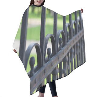 Personality  Metal Fence Hair Cutting Cape