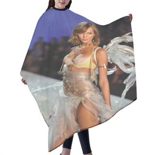 Personality  Model Karlie Kloss Hair Cutting Cape