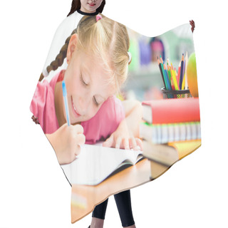 Personality  Little Girl Is Writing Hair Cutting Cape