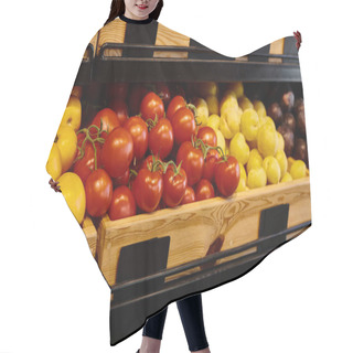 Personality  Object Photo Of Bright Vegetable Stall With Fresh Red And Yellow Tomatoes At Grocery Store, Nobody Hair Cutting Cape