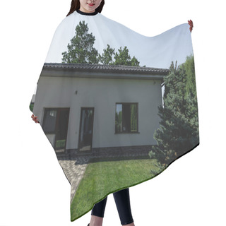 Personality  Entrance To Modern House With Green Lawn Hair Cutting Cape