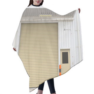 Personality  Shutter Door Hair Cutting Cape