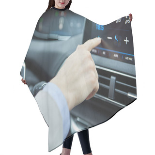 Personality    Woman Sets Up Air Conditioning Hair Cutting Cape