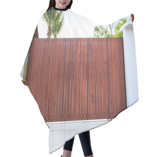 Personality  Wooden Gate Hair Cutting Cape