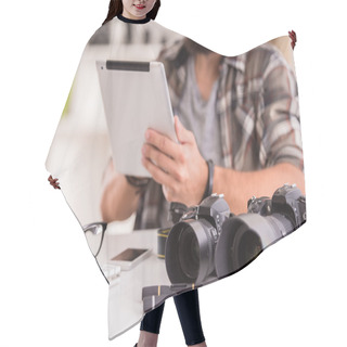 Personality  Photographer At Work Hair Cutting Cape