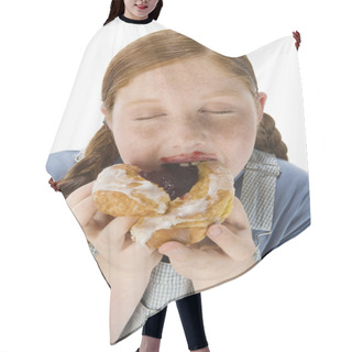 Personality  Overweight Girl Eating Pastry Hair Cutting Cape
