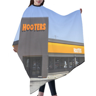 Personality  Indianapolis - Circa October 2016: Hooters Dine In Restaurant Location. Hooters Operates And Franchises Over 430 Locations II Hair Cutting Cape