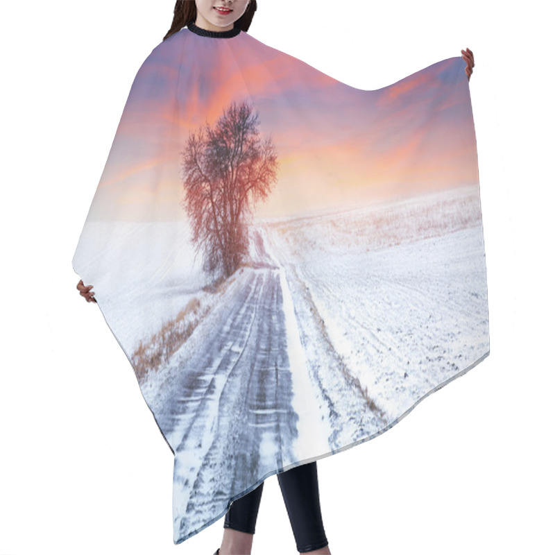 Personality  Snowy winter scenery hair cutting cape