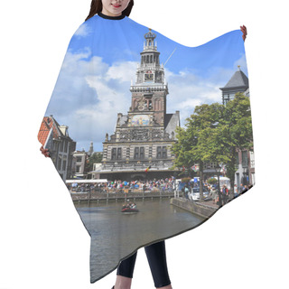 Personality  Kaasmarkt And Canals In The Dutch Town Of Alkmaar, The City With Its Famous Cheese Market - Travelling Through Holland, The Netherlands Hair Cutting Cape