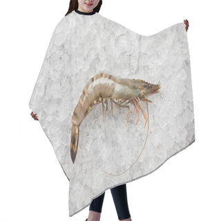 Personality  Top View Of Raw Prawn On Crushed Ice Hair Cutting Cape