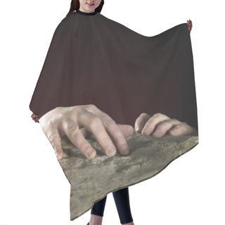 Personality  Hands On Stone Surface Hair Cutting Cape