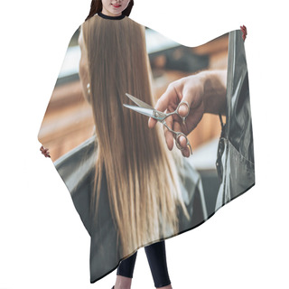 Personality  Cropped Shot Of Hairdresser Holding Scissors And Young Woman Visiting Beauty Salon Hair Cutting Cape