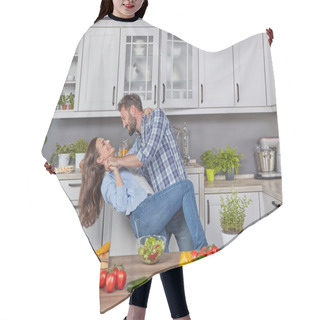 Personality  Young Couple Dancing In The Kitchen Hair Cutting Cape