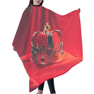 Personality  Ancient Golden Crown With Gemstones On Red Cloth Hair Cutting Cape