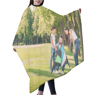 Personality  Family Playing With Kite Hair Cutting Cape