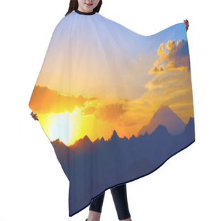 Personality  Early Morning Elbrus Hair Cutting Cape