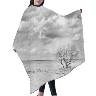 Personality  Tree Black And White Hair Cutting Cape