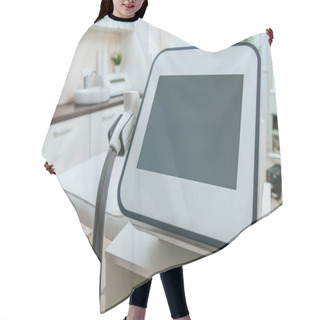 Personality  Laser Machine With Blank Screen Near Beauty Couch In Clinic Hair Cutting Cape
