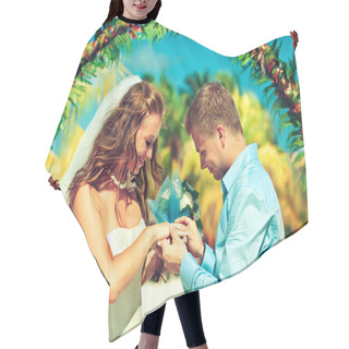 Personality  Newlyweds Exchange Rings Hair Cutting Cape