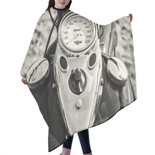 Personality  The Dashboard And Fuel Tank Motorcycle Harley Davidson, Black And White Hair Cutting Cape