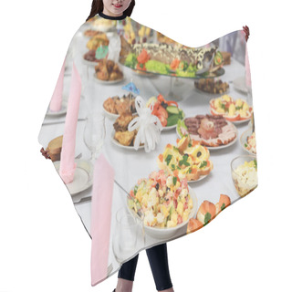 Personality  Served For A Banquet Table Hair Cutting Cape