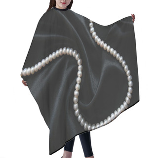 Personality  White Pearls On The Black Silk Hair Cutting Cape