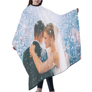 Personality  First Wedding Dance Of Newlyweds Hair Cutting Cape