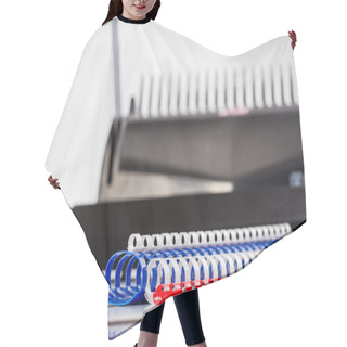 Personality  Binding Springs Hair Cutting Cape
