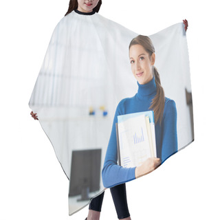 Personality  Female Assistant Hair Cutting Cape