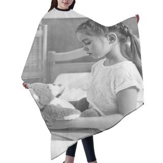 Personality  Little Girl In Hospital Hair Cutting Cape