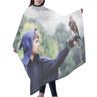 Personality  Man Holding A Falcon Hair Cutting Cape