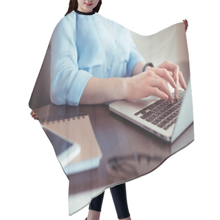 Personality  Businesswoman Using Laptop Hair Cutting Cape