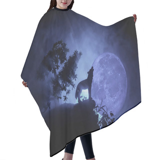 Personality  Silhouette Of Howling Wolf Against Dark Toned Foggy Background And Full Moon Or Wolf In Silhouette Howling To The Full Moon. Halloween Horror Concept. Selective Focus Hair Cutting Cape
