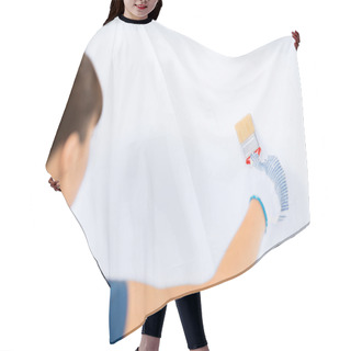 Personality  Woman With Paintbrush Colouring The Wall Hair Cutting Cape