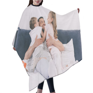 Personality  Adorable Kids Hugging Happy Dad On Fathers Day Near Gift Box On Bedding Hair Cutting Cape