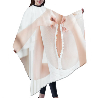Personality  Bridesmaid Dressing Up Bride Hair Cutting Cape