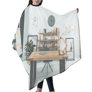 Personality  Empty Workplace In Office Hair Cutting Cape