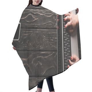Personality  Panoramic Shot Of Businesswoman Holding Smartphone With Blank Screen Near Coworker Using Laptop, E-commerce Concept Hair Cutting Cape