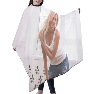 Personality  Blond Girl In White T Shirt And Jeans Hair Cutting Cape