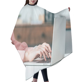 Personality  Cropped View Of Girl In Pink Shirt Typing On Laptop Keyboard Hair Cutting Cape